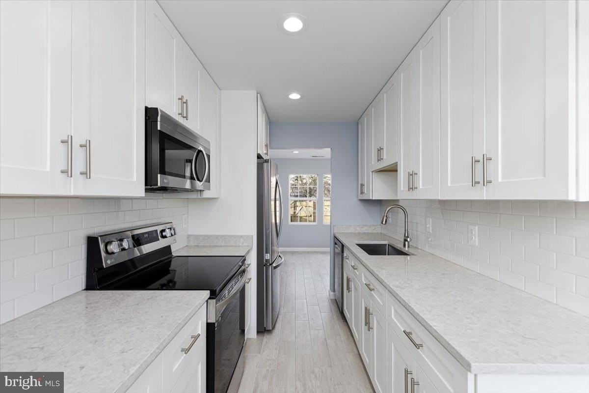 12304 Woodlawn Ct - Photo 3 of 15