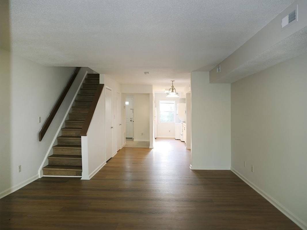 138 Kingsbury Dr - Photo 3 of 21