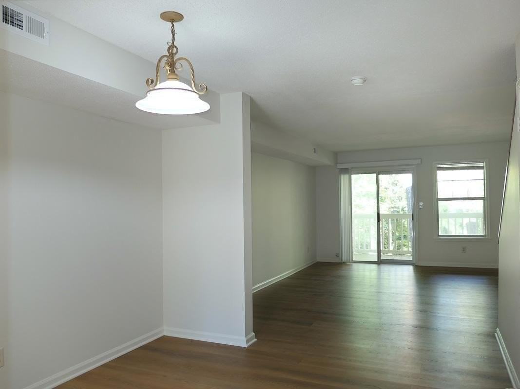 138 Kingsbury Dr - Photo 4 of 21