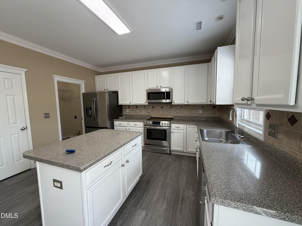 2418 Lazy River Dr - Photo 2 of 14