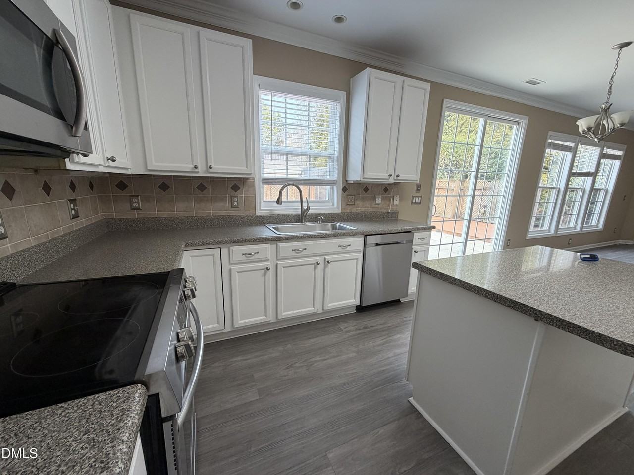 2418 Lazy River Dr - Photo 3 of 14