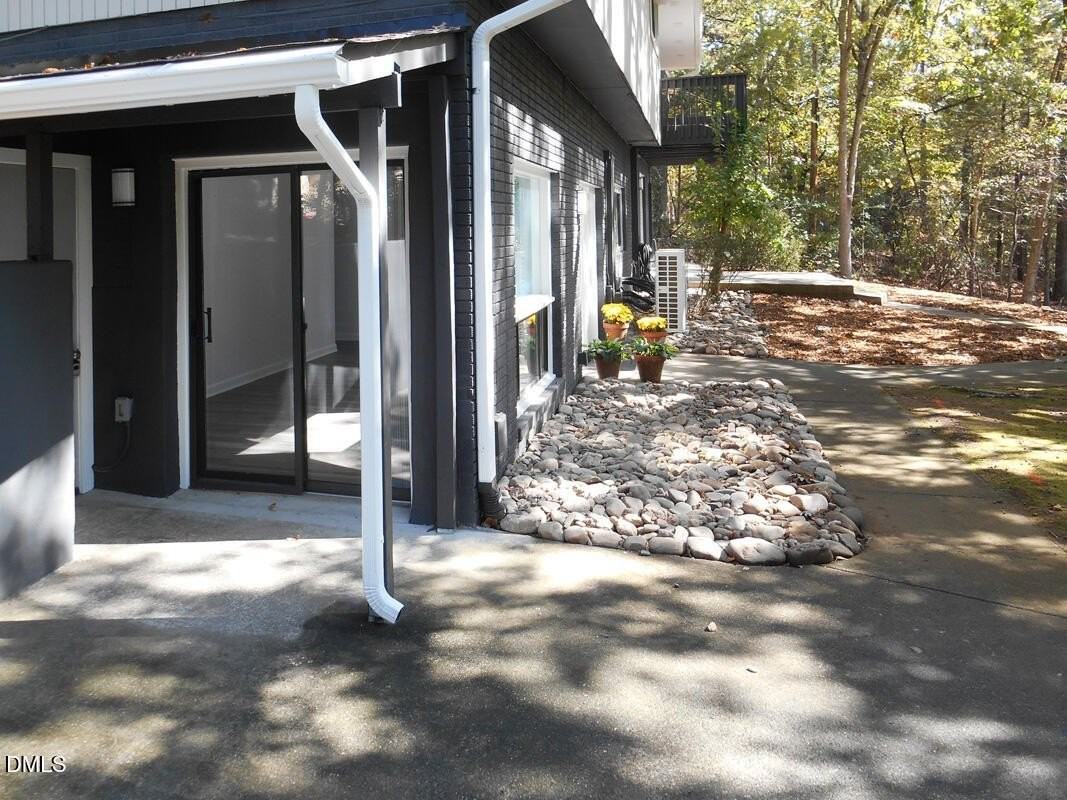 1000 Sparrow Trl Apt D - Photo 3 of 17