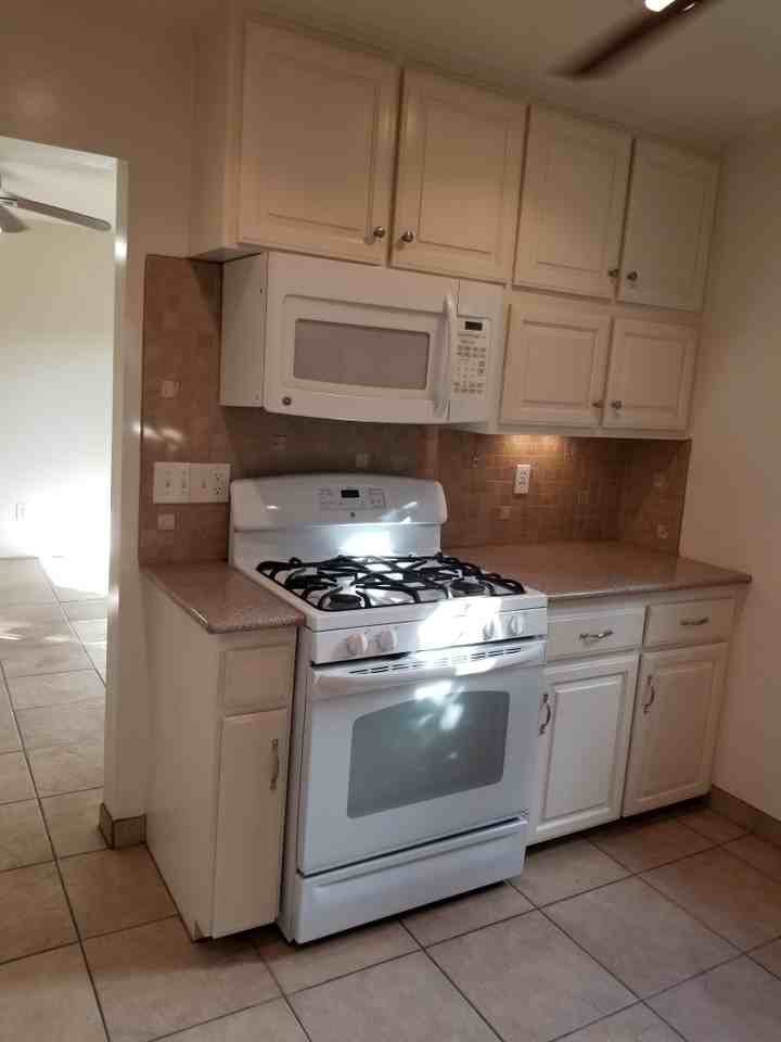 4623 E 14th St - Photo 3 of 16