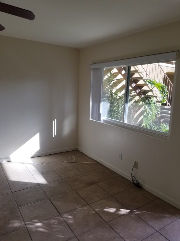 4623 E 14th St - Photo 4 of 16