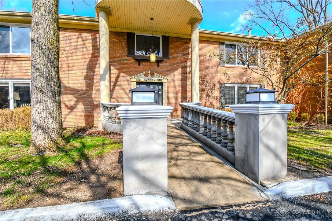 121 E Schantz Ave ##4 - Photo 5 of 37