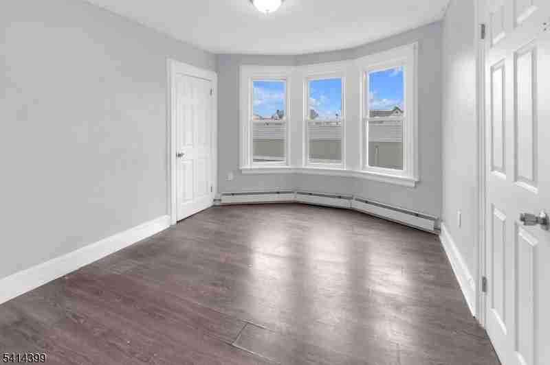 635-637 Madison Ave Unit 2 - Photo 6 of 16