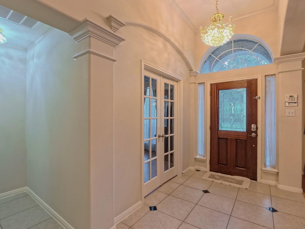 15811 Sandisfield Ln - Photo 3 of 44