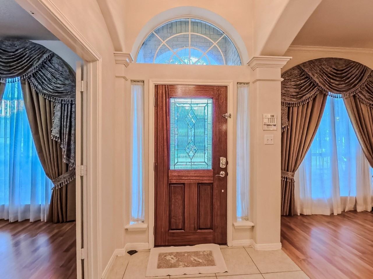 15811 Sandisfield Ln - Photo 4 of 44