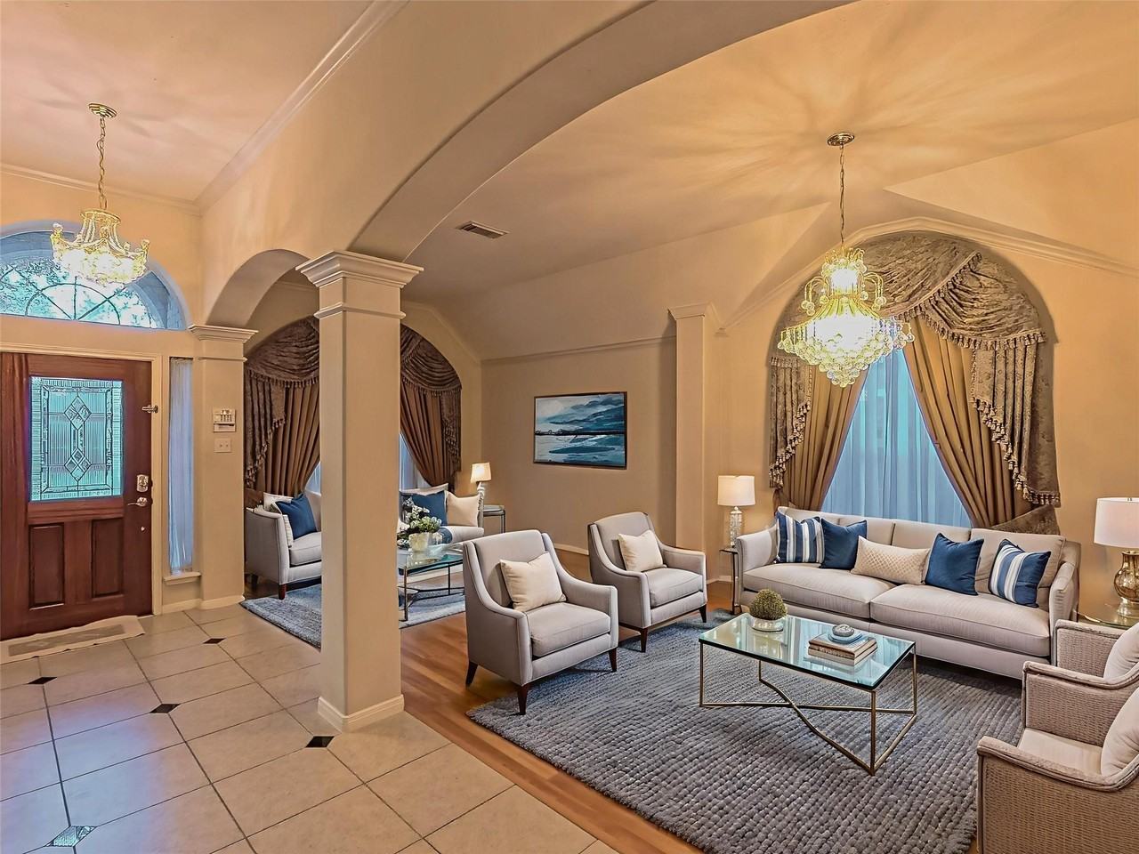 15811 Sandisfield Ln - Photo 5 of 44