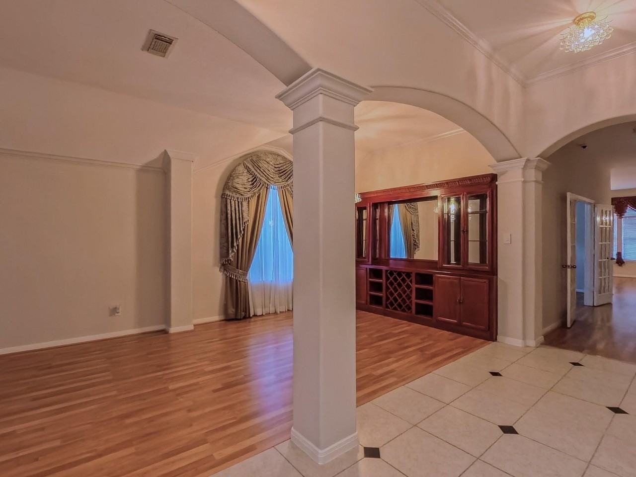 15811 Sandisfield Ln - Photo 6 of 44