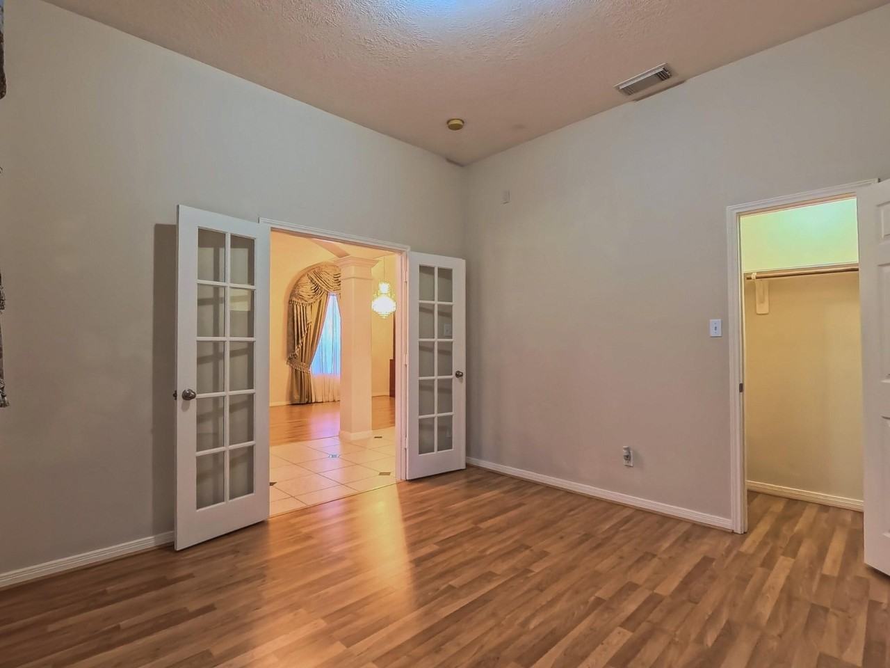 15811 Sandisfield Ln - Photo 7 of 44