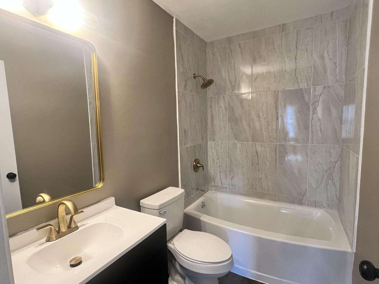 709 Oxford St #1 - Photo 6 of 13