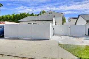 15557 Wyandotte St - Photo 1 of 1