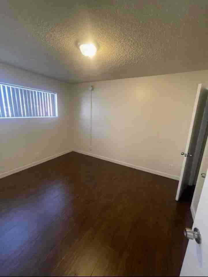 1305 1/2 W 87th St #1305-5 - Photo 3 of 14