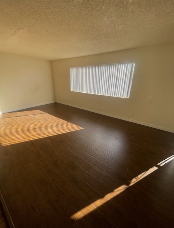 1305 1/2 W 87th St #1305-5 - Photo 4 of 14