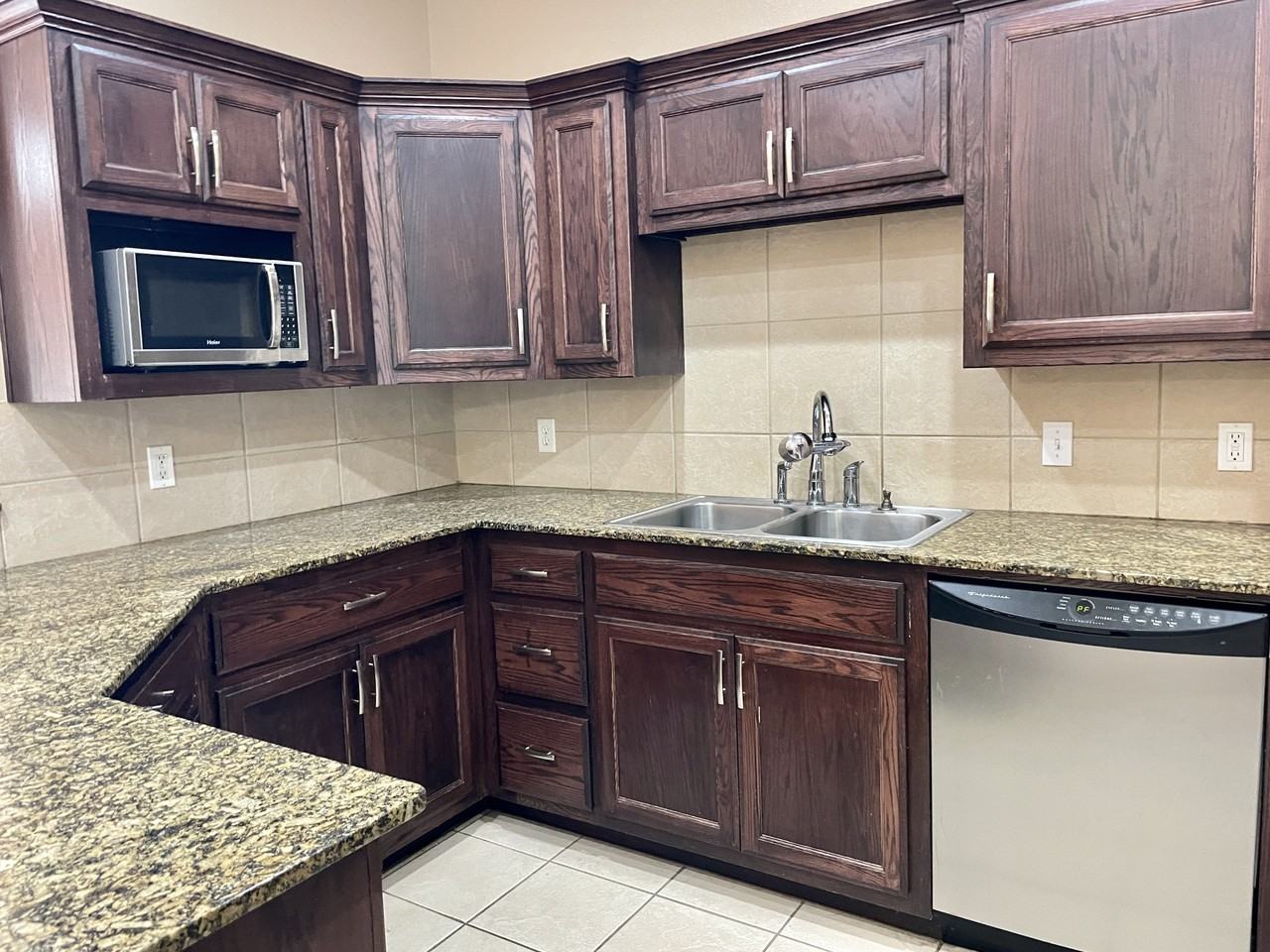 408 Boggy Creek Dr #1 - Photo 4 of 31