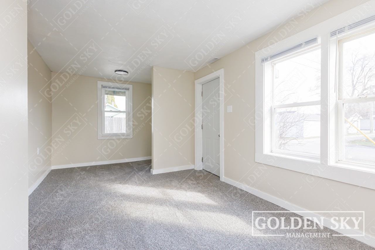 802 E 25th St #1 - Photo 3 of 11