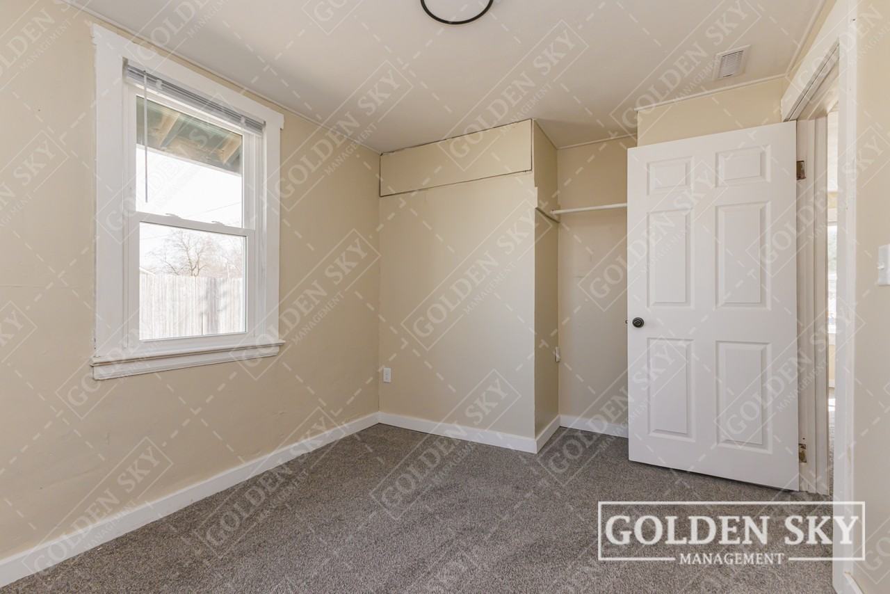 802 E 25th St #1 - Photo 7 of 11