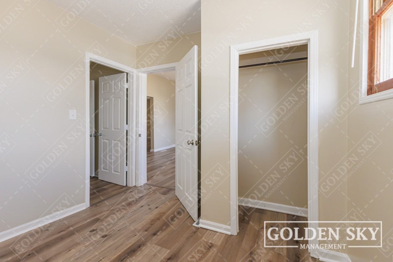 2915 S Vine St #1 - Photo 2 of 12