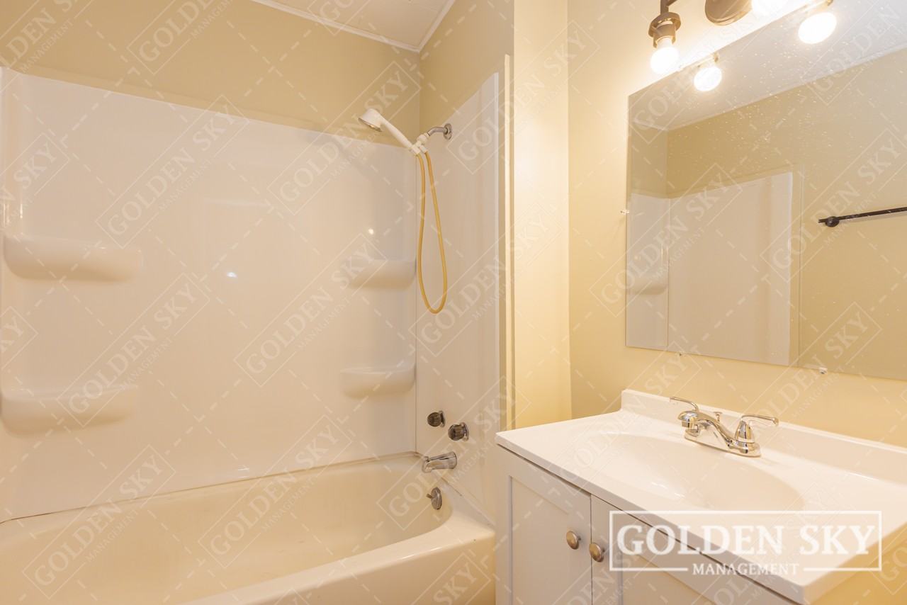 2915 S Vine St #1 - Photo 4 of 12