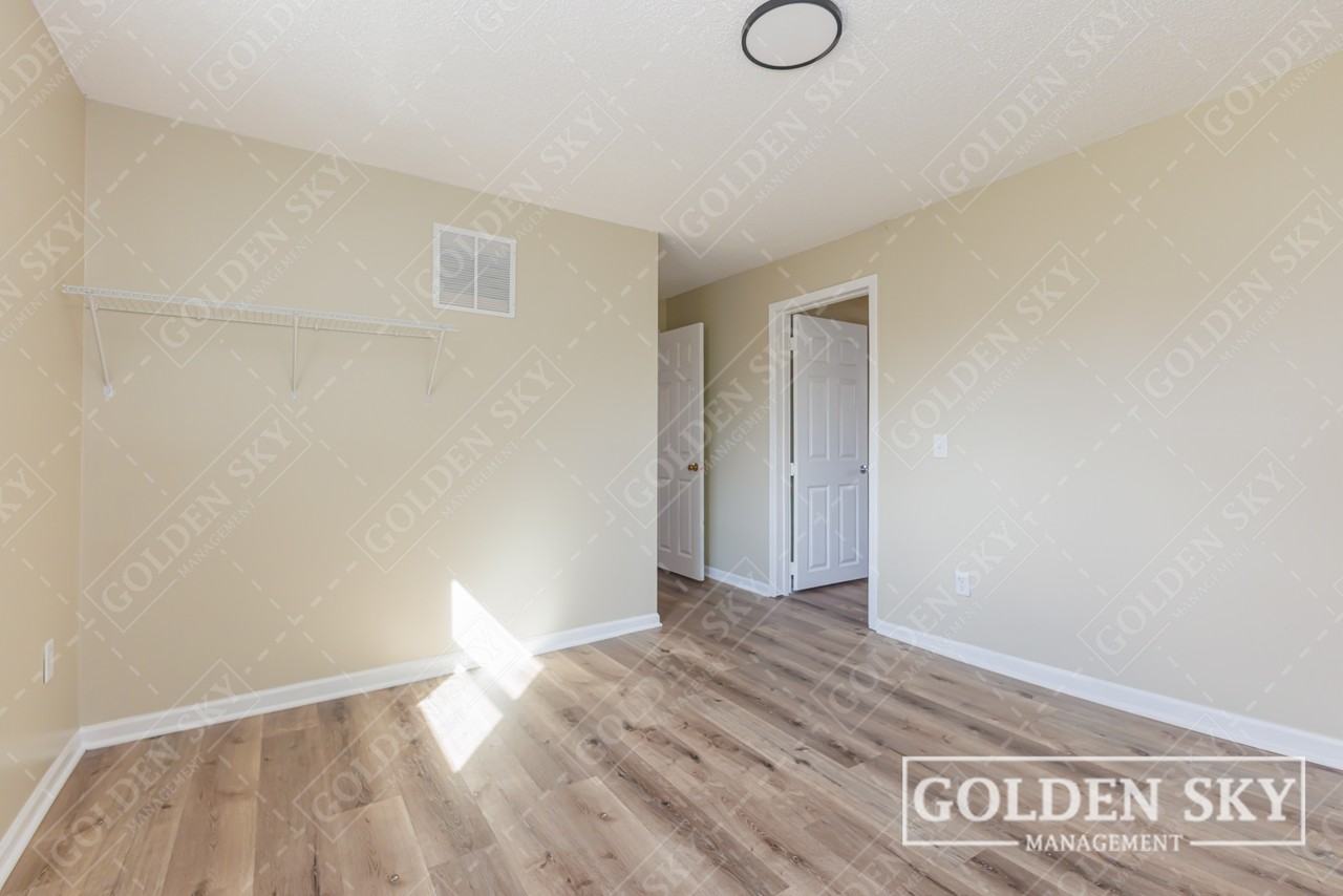 2915 S Vine St #1 - Photo 5 of 12