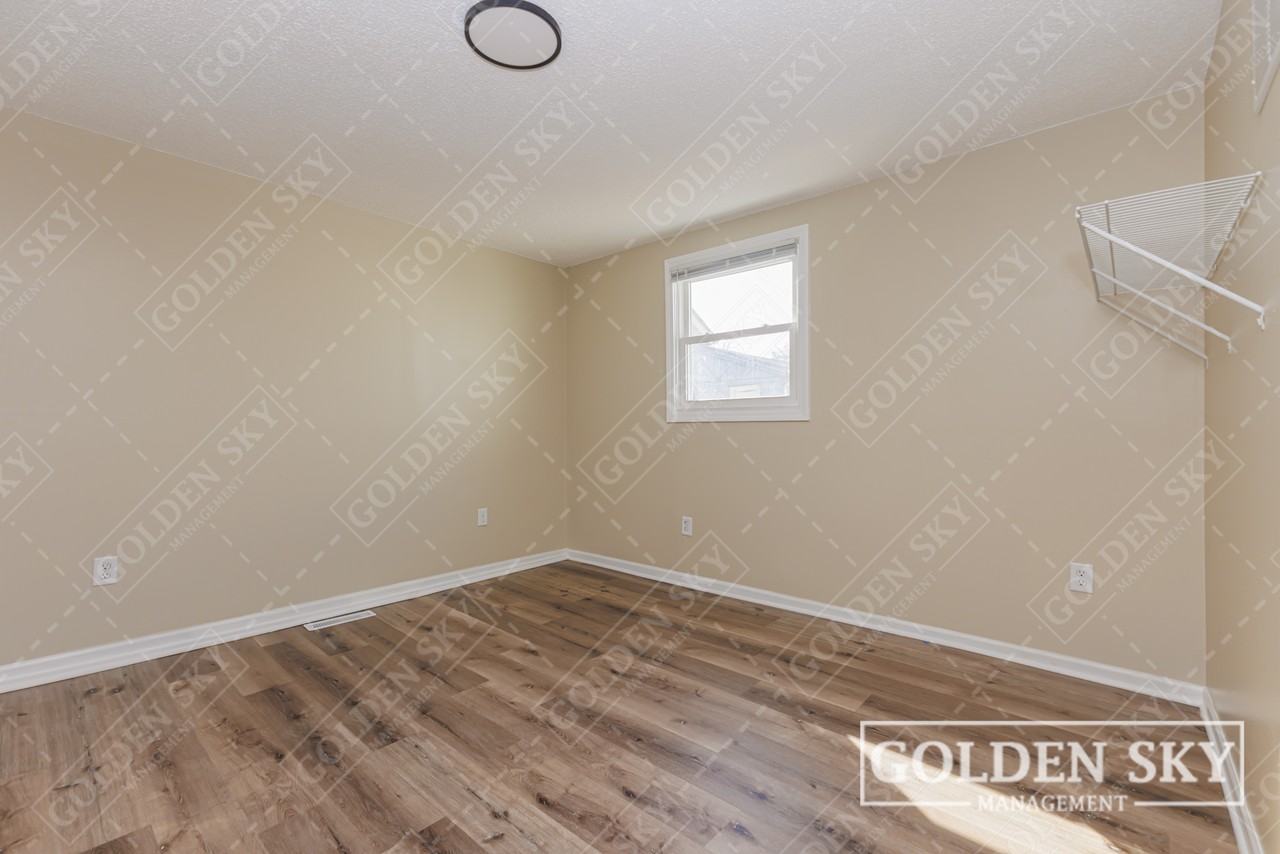 2915 S Vine St #1 - Photo 6 of 12