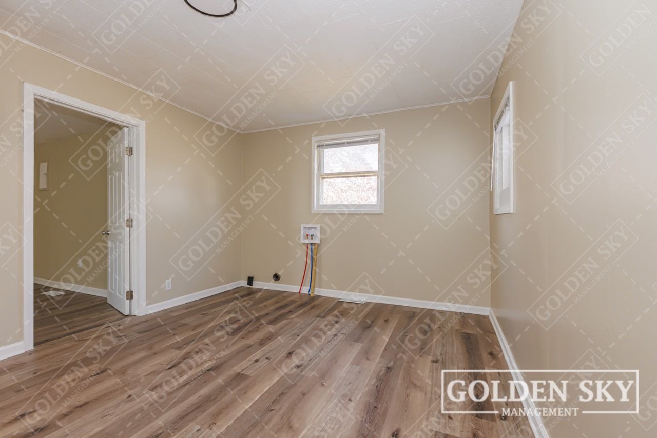 2915 S Vine St #1 - Photo 7 of 12