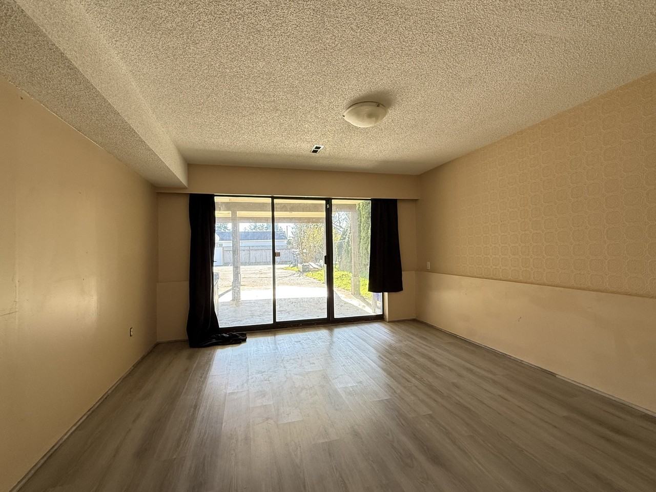 14450 16A Avenue - Photo 5 of 23