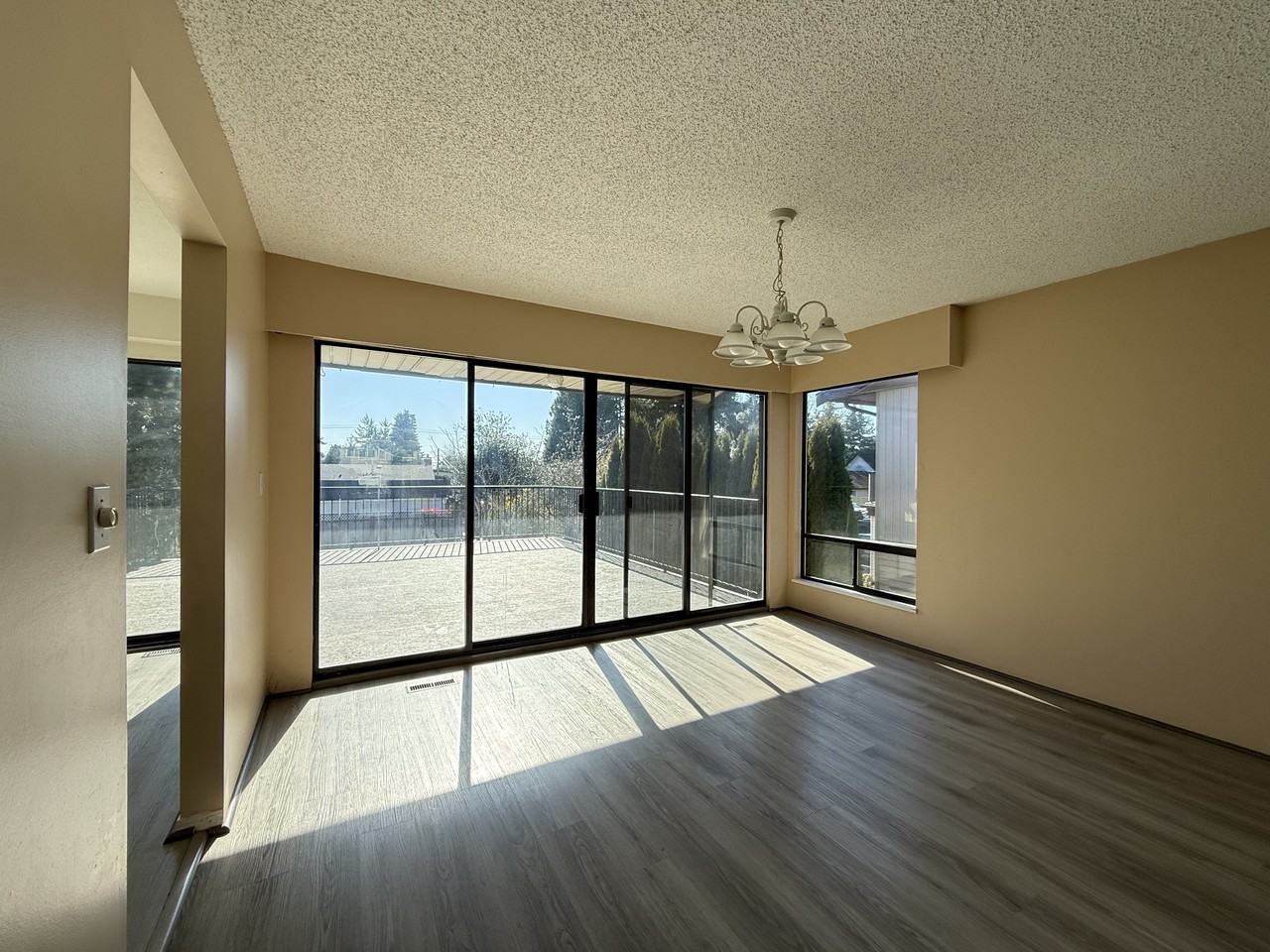 14450 16A Avenue - Photo 4 of 23