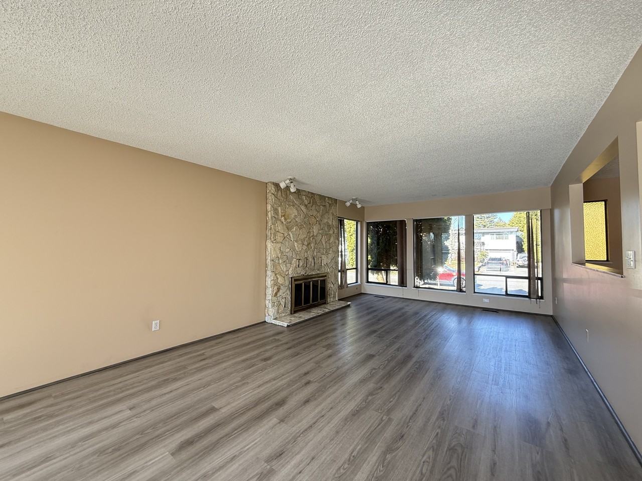 14450 16A Avenue - Photo 3 of 23