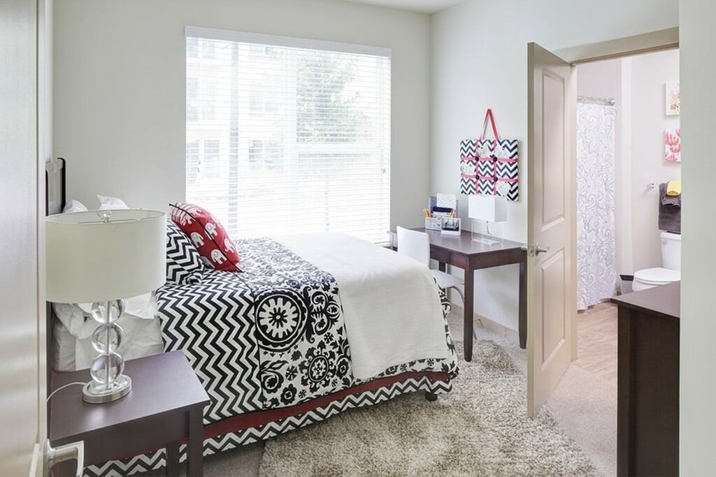 Tenth and Tusk - Photo 7 of 32