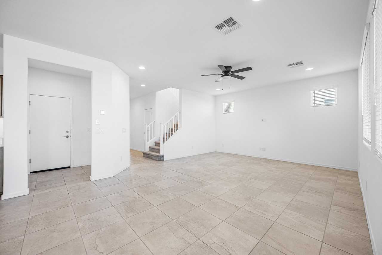 8926 West Oregon Avenue - Photo 2 of 33