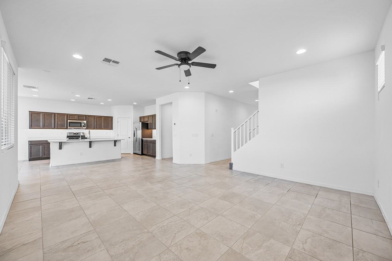 8926 West Oregon Avenue - Photo 3 of 33