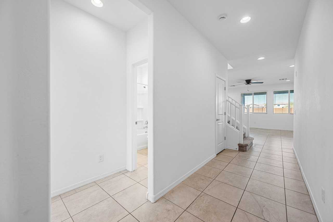 8926 West Oregon Avenue - Photo 5 of 33