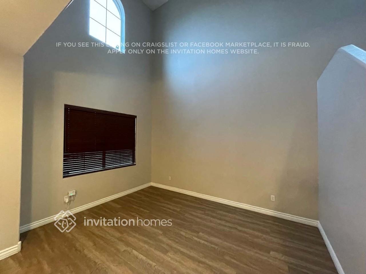 5492 Oatfield St - Photo 3 of 23