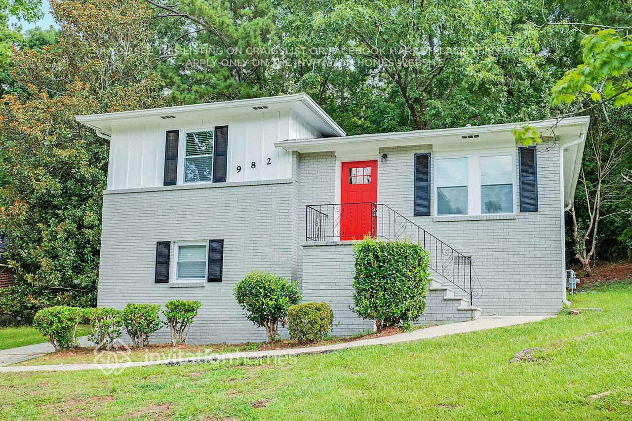 982 Hutchens Rd Se - Photo 3 of 24