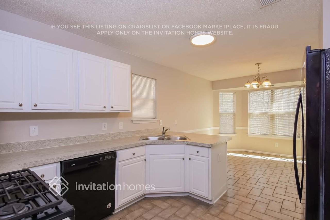 4871 Mosley Chase Way - Photo 5 of 16