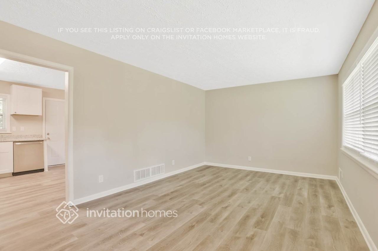 1607 W Austin Rd - Photo 2 of 19