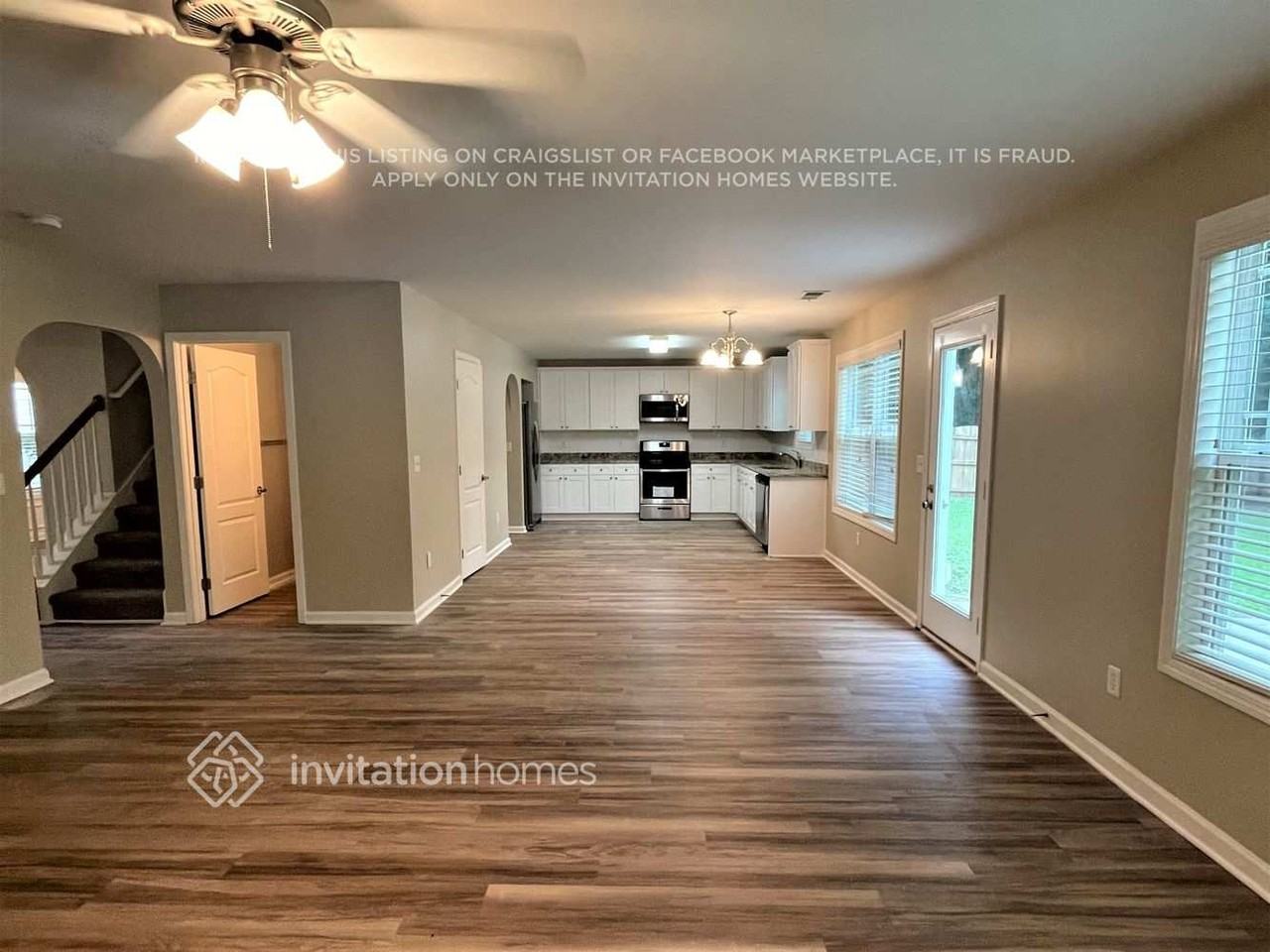 3613 Malcolm Mnr Nw - Photo 4 of 11