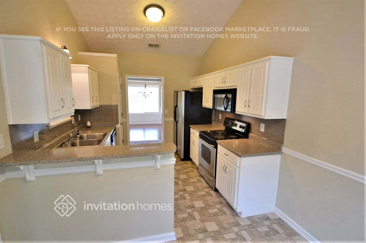 537 Emerald Pt - Photo 3 of 12