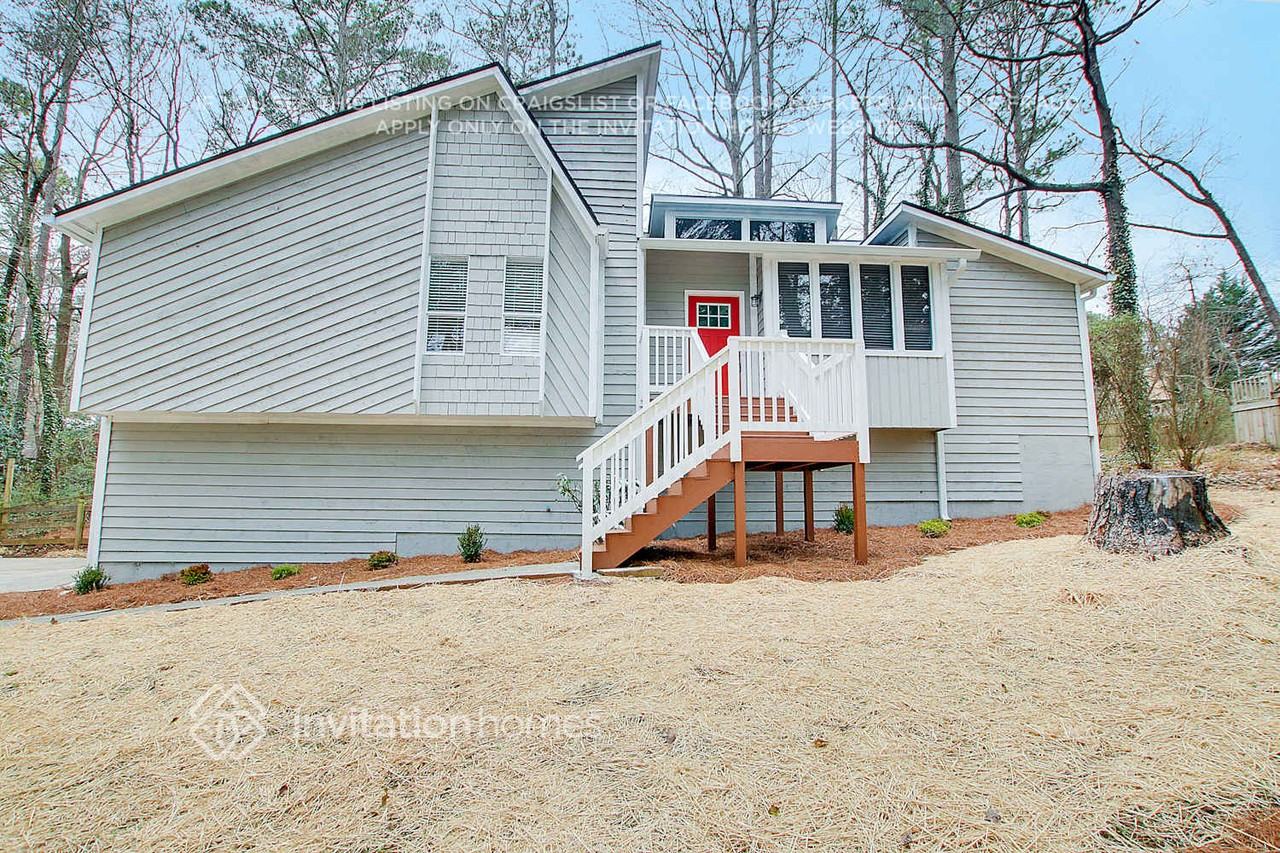 232 Rustic Ridge Dr Ne - Photo 2 of 25