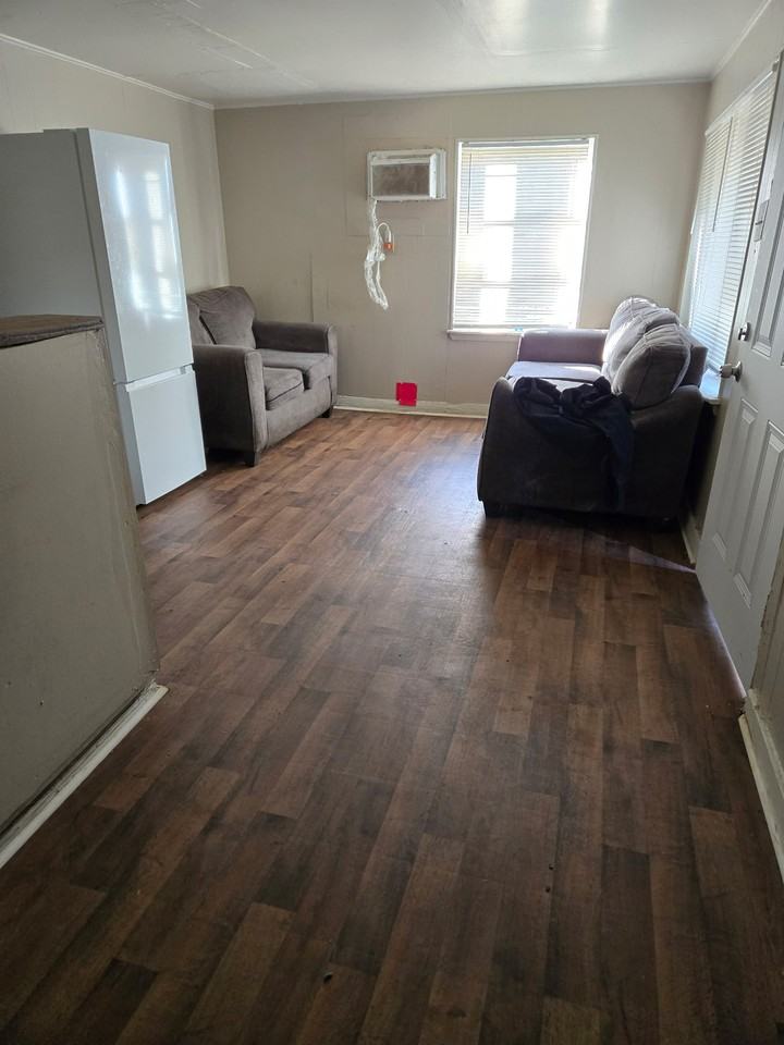 1512 1/2 Chandler St - Photo 4 of 7