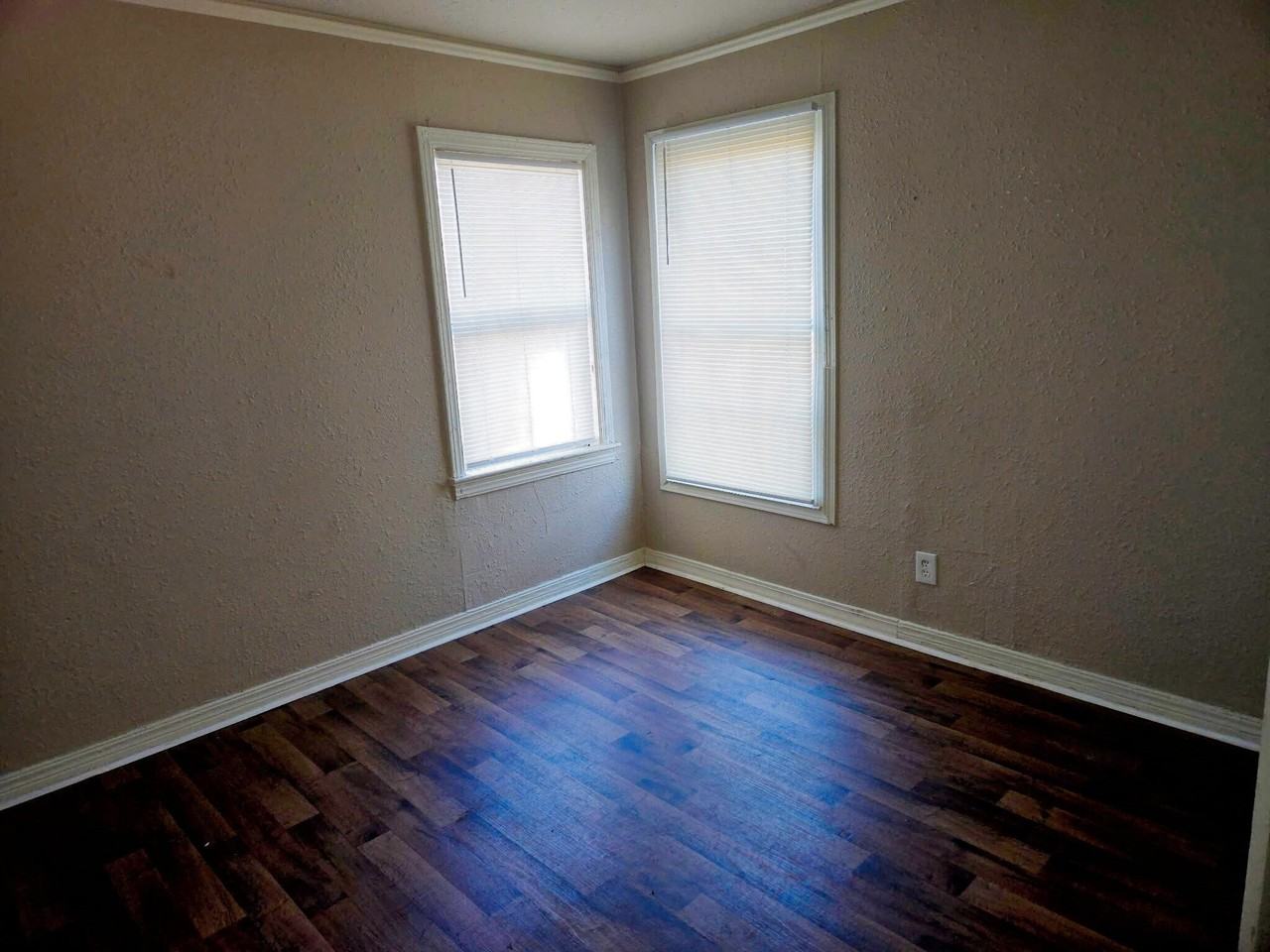 304 Crockett St - Photo 5 of 7