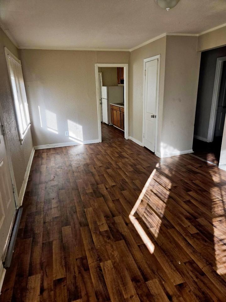 304 Crockett St - Photo 6 of 7