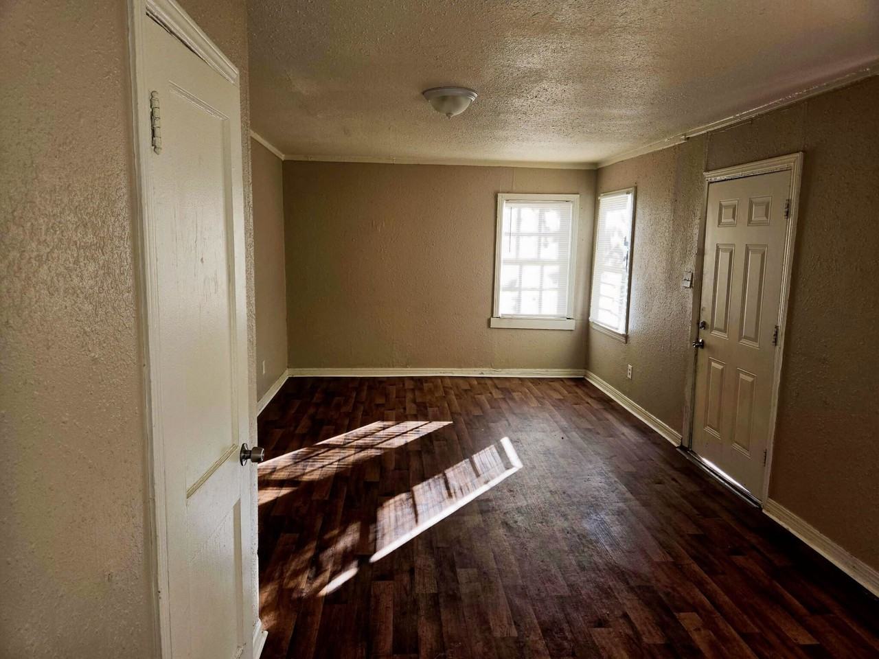 304 Crockett St - Photo 7 of 7