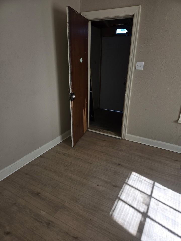 1518 Chandler St - Photo 5 of 9