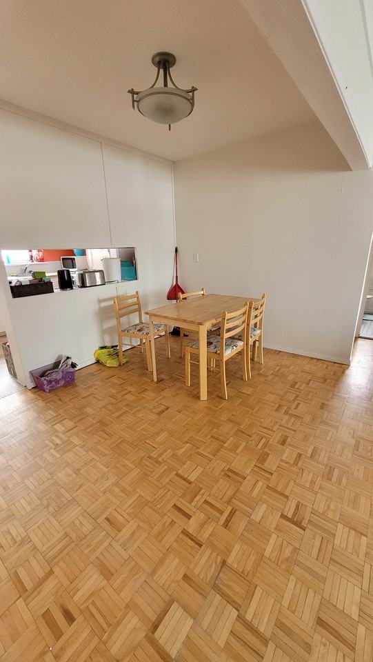 500 Clarence - Photo 2 of 9