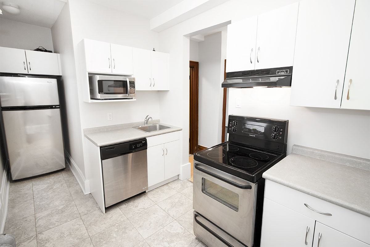 667/669 Wolseley Avenue - Photo 2 of 21