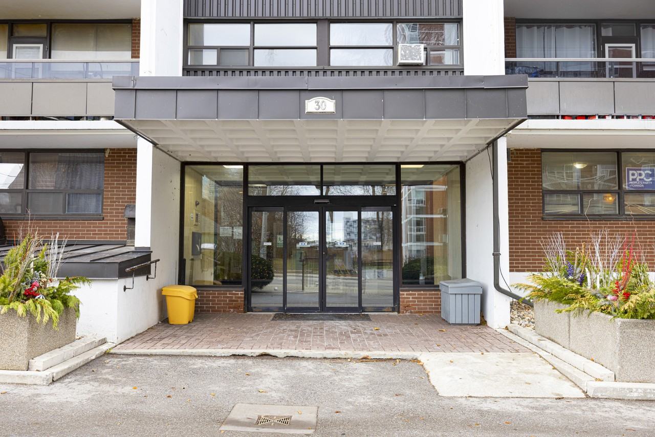 30 High Street East - Photo 2 of 18