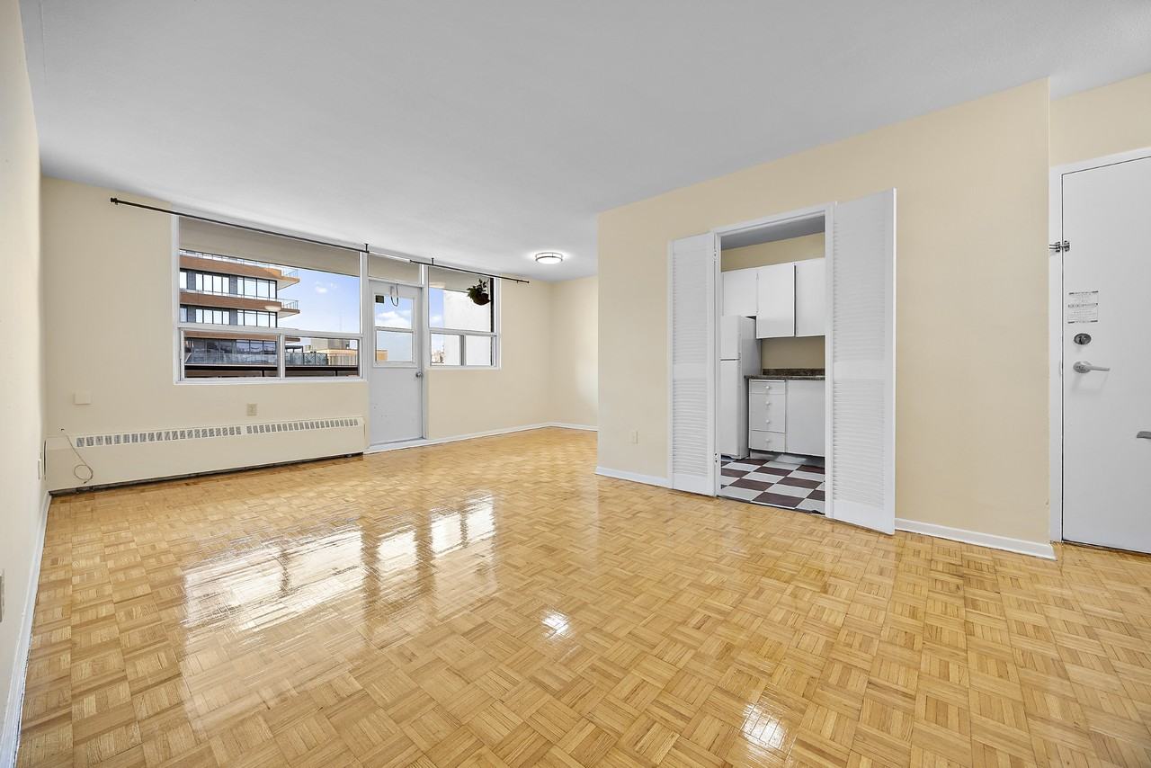 30 High Street East - Photo 4 of 18